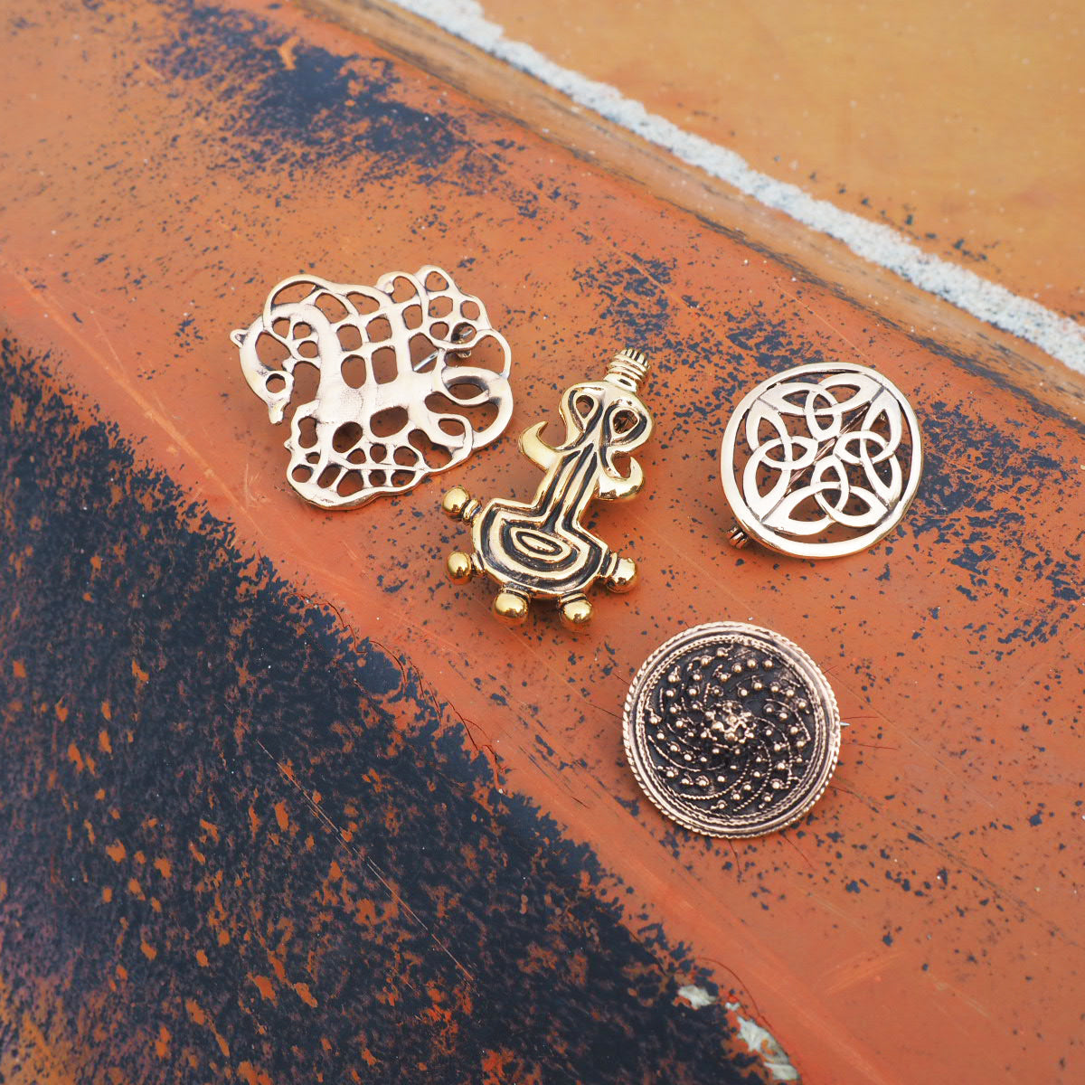 Keltisk knude broche i bronze