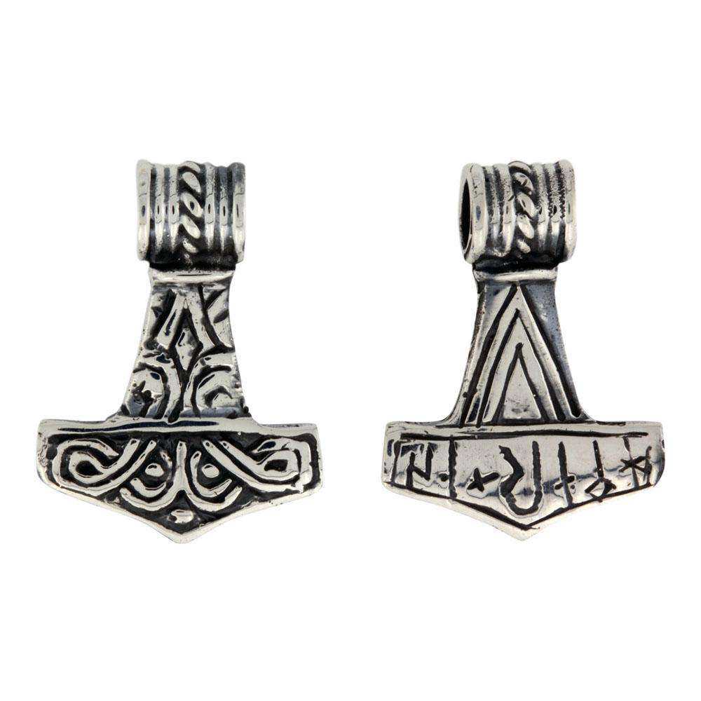 Thors hammer med to forskellige sider.