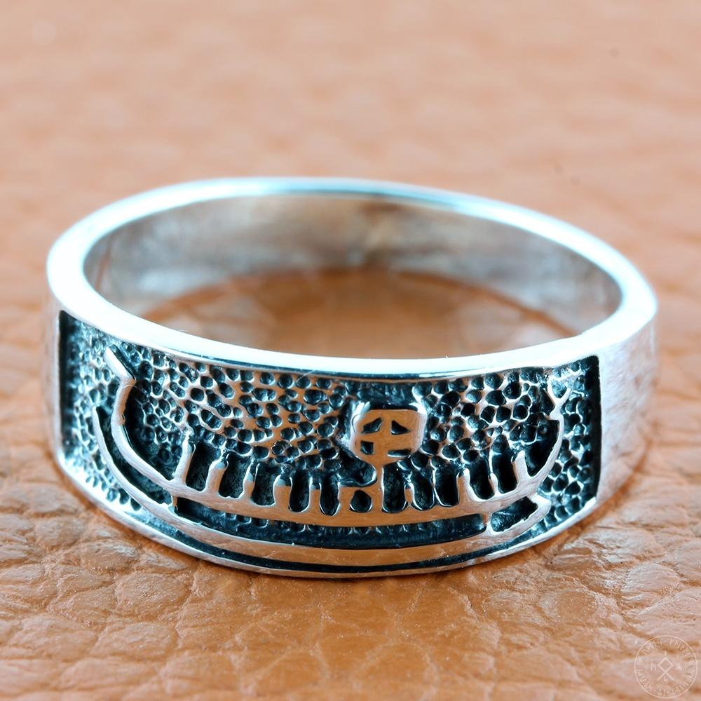 Helleristning skib ring - sølv
