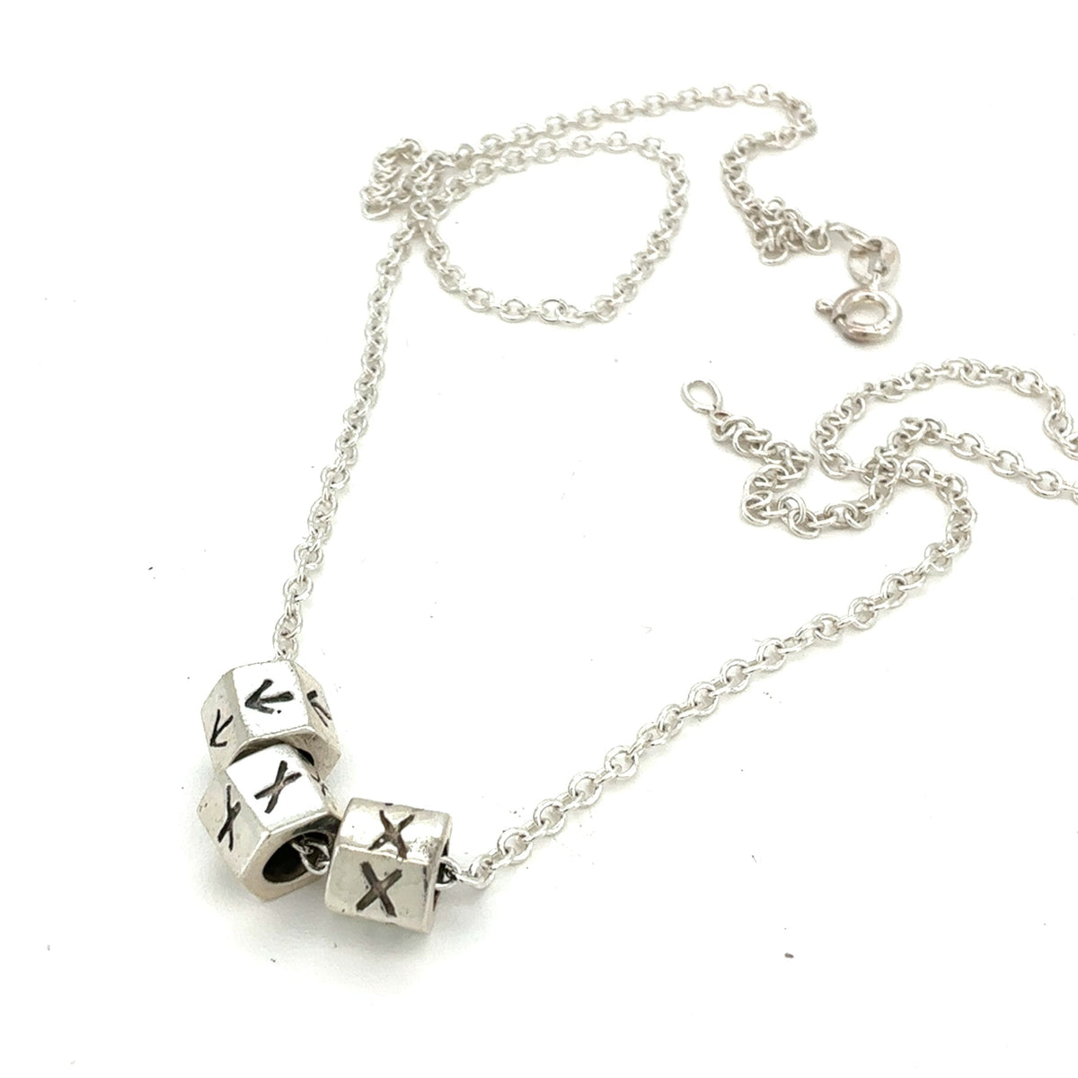 Charm med rune - til halskæde/armbånd