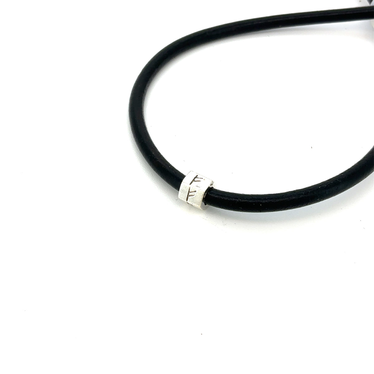 Charm med rune - til halskæde/armbånd