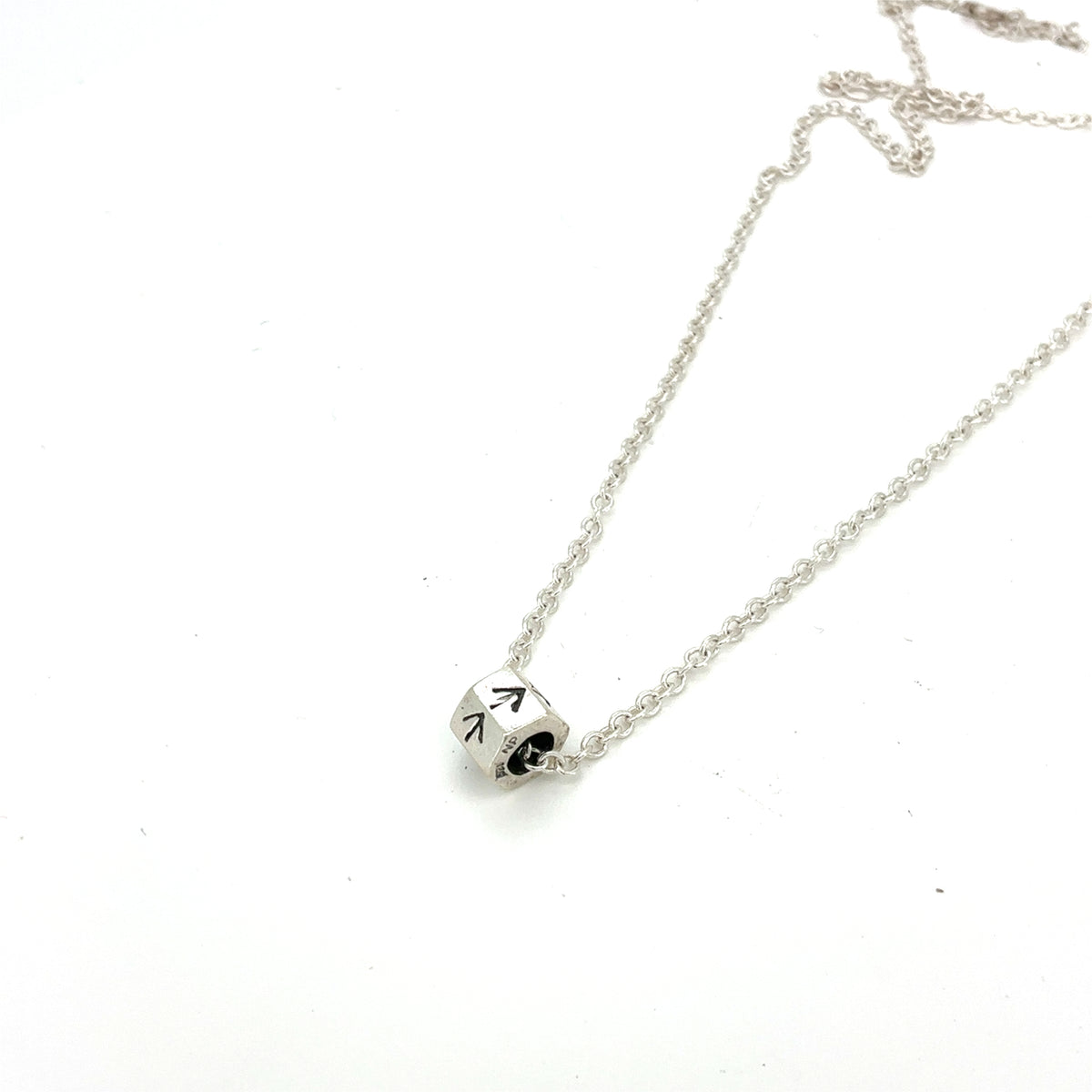 Charm med rune - til halskæde/armbånd
